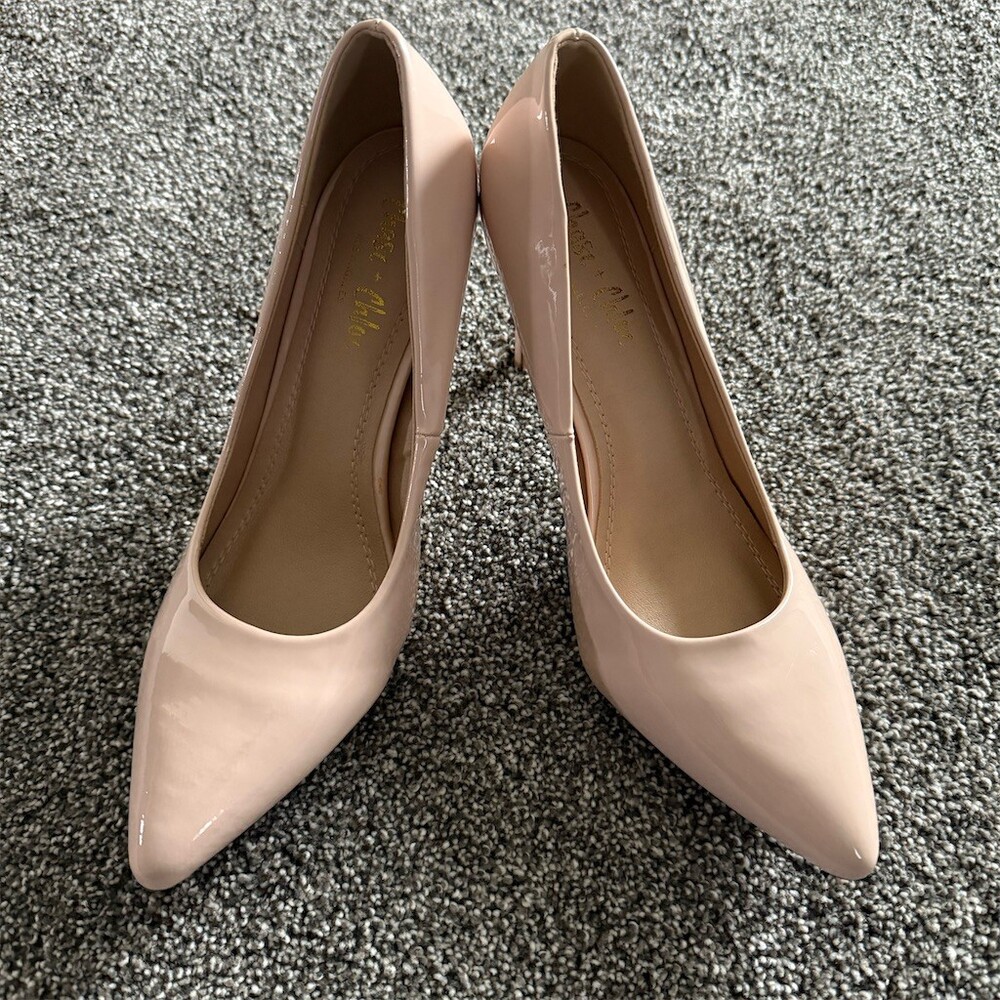 Chase + Chloe Pump Heels Womens Size 10 Nude Blush Pointed Toe Stiletto